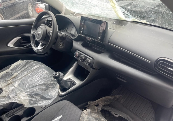 Toyota Yaris cena 33000 przebieg: 95216, rok produkcji 2022 z Góra małe 92